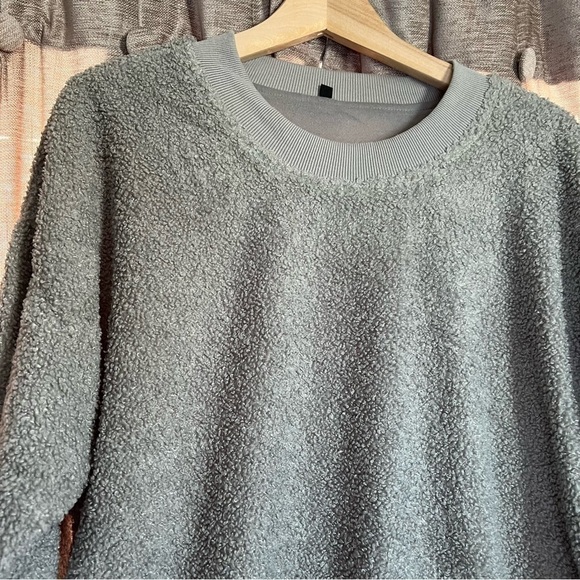Gray Teddy Crewneck Sweatshirt Size Medium - Picture 3 of 10